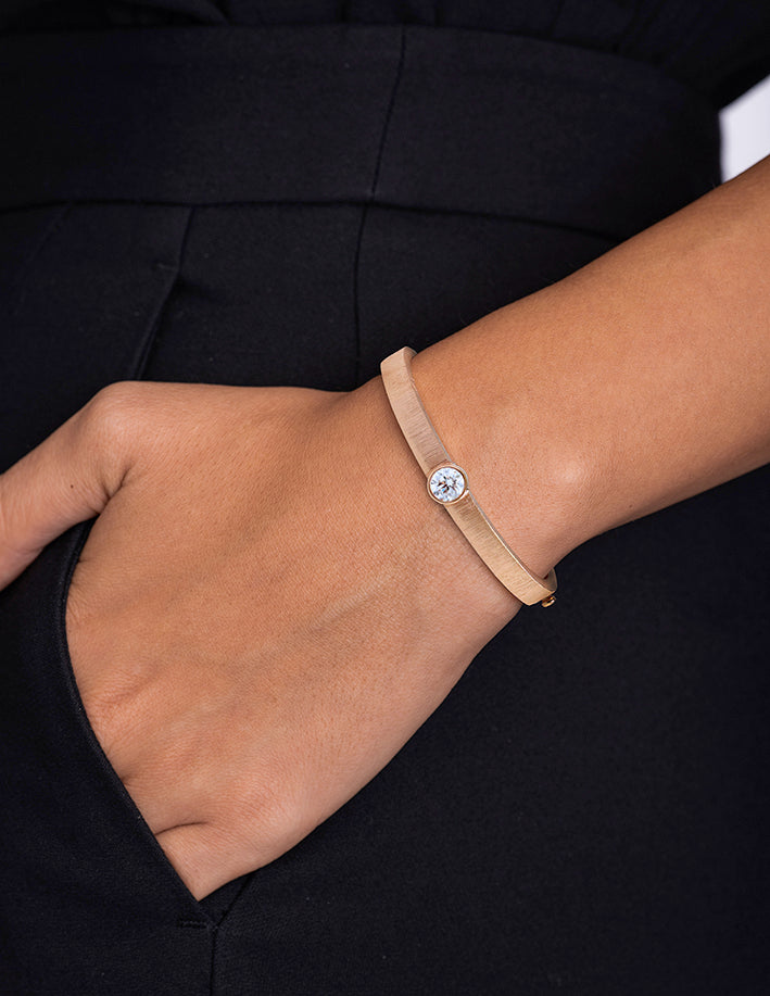 1.33cts|E|VS1|Ex|GIA Solitaire Diamond Engraved Bangle in 18K Gold